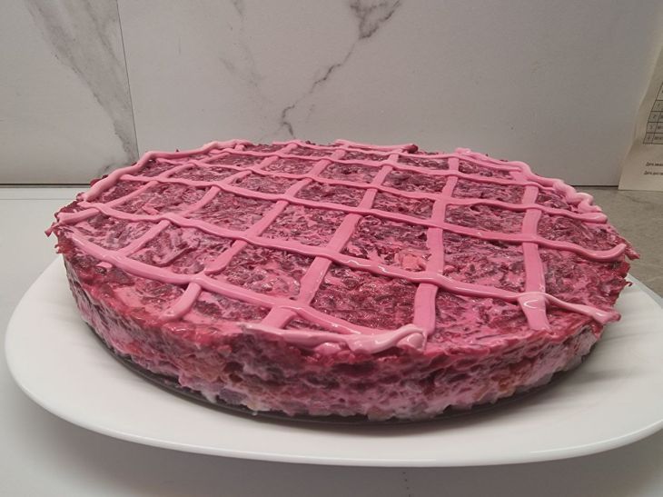 Срыв систем. Кому категорически нельзя на Новый год «Селедку под шубой» салат