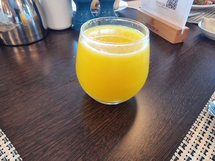 Напрямую идет в печень. Названа смертельная опасность магазинных соков сок