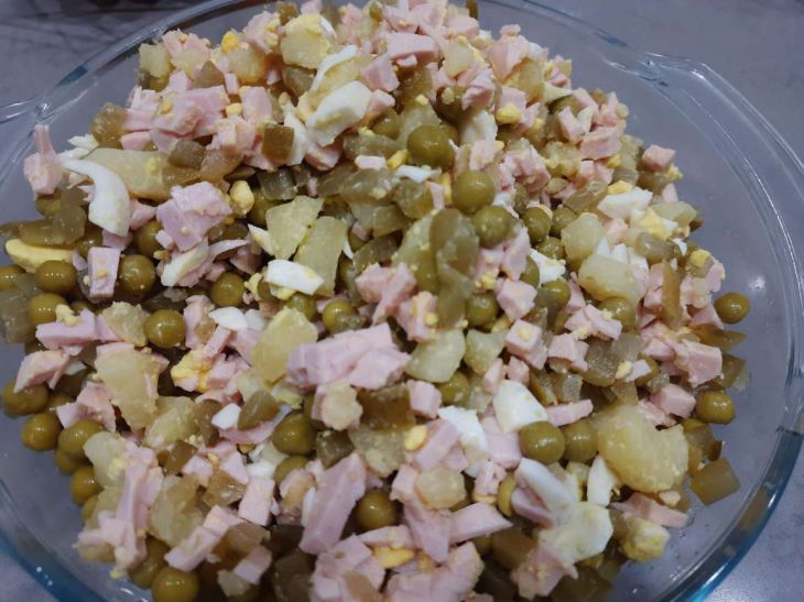 Как приготовить жареный оливье: необычный завтрак для новогоднего настроения оливье