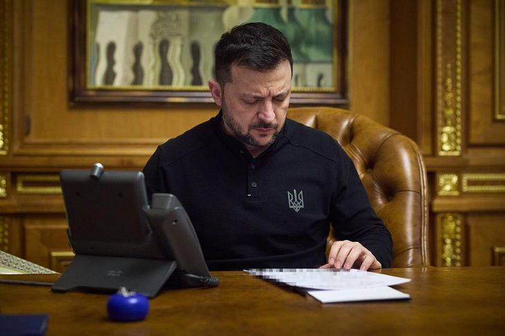Зеленский может уйти в отставку и уехать в Лондон: что ждет Украину после перемирия?