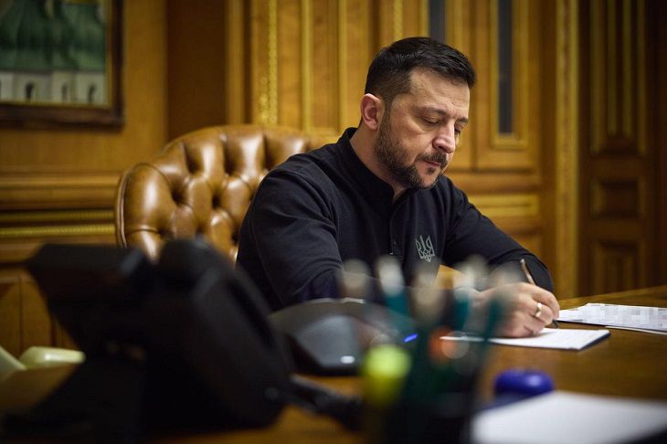 Зеленский озвучил Западу требуемую компенсацию за отказ от приглашения в НАТО Владимир Зеленский