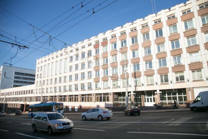 Лучшие зарплаты регионов Беларуси. До 8 900 рублей – Витебская область здание