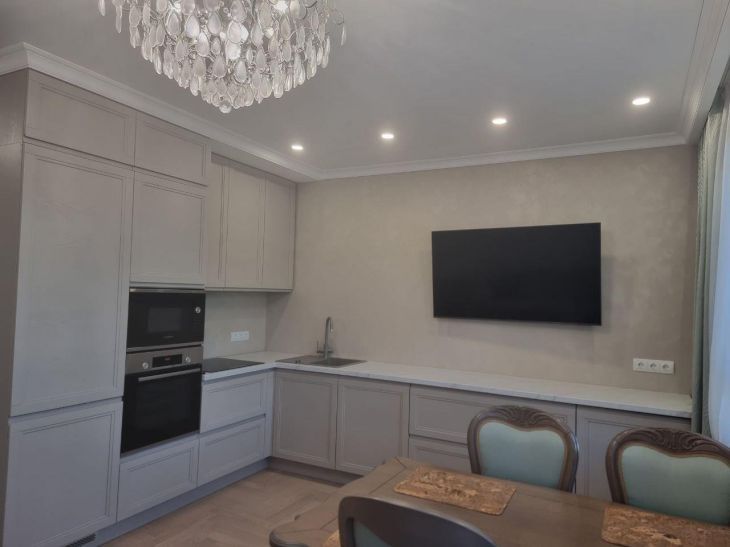 Стильно, элегантно, в тренде. Лучшие идеи для двухцветных кухонь кухня