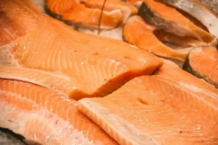Еда против тревоги: какие продукты вернут спокойствие Рыба
