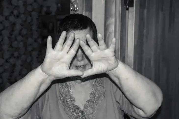 Как распознать ложь за 5 секунд: техники, которые используют профильные психологи Женщина