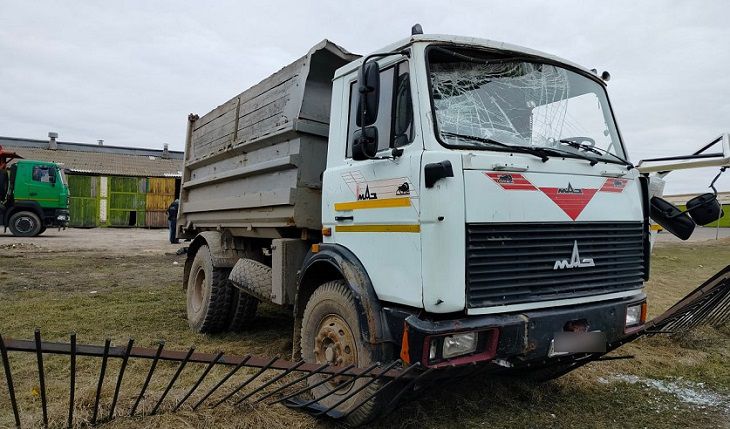 Белоруса задавил его же грузовик МАЗ. Мужчина погиб автомобиль