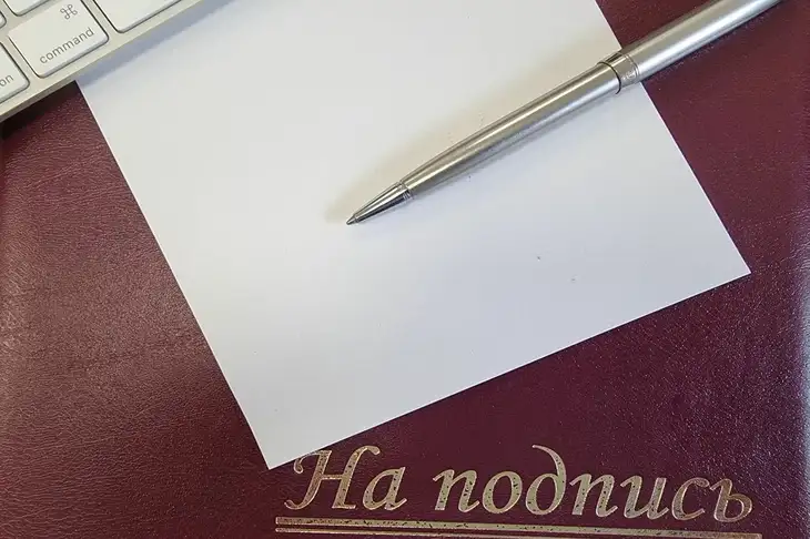 Не можете принять сложное решение? Попробуйте написать некролог о себе: чем это поможет Ручка