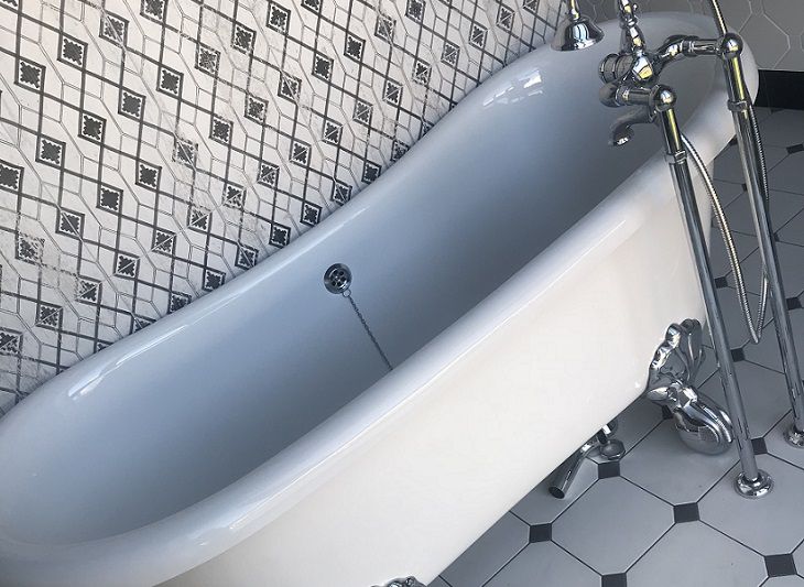 Желтый налет терзает вашу ванну? Аспирин быстро решит проблему ванна