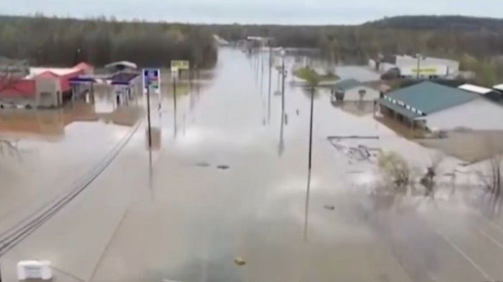 Средний Запад и Юг США уходят под воду: количество жертв наводнений и торнадо уже достигло 18 человек наводнение