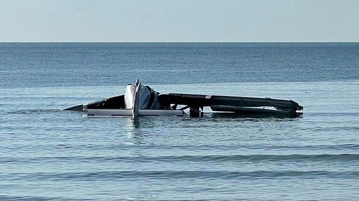 В Таиланде у пляжа на популярном курорте рухнул самолет: 6 человек погибли самолет