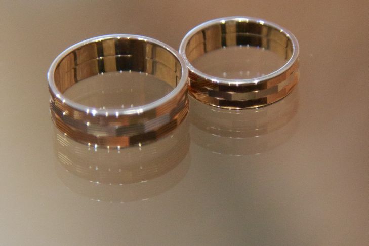 «Мы расстались без обид»: Михаил Галустян объявил о разводе с женой кольца