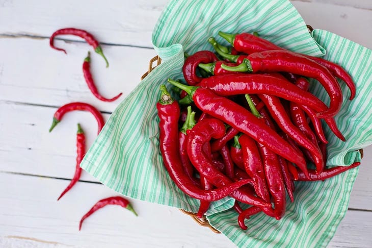 Диетологи в ярости: эти 3 продукта сжигают жир без спорта перец