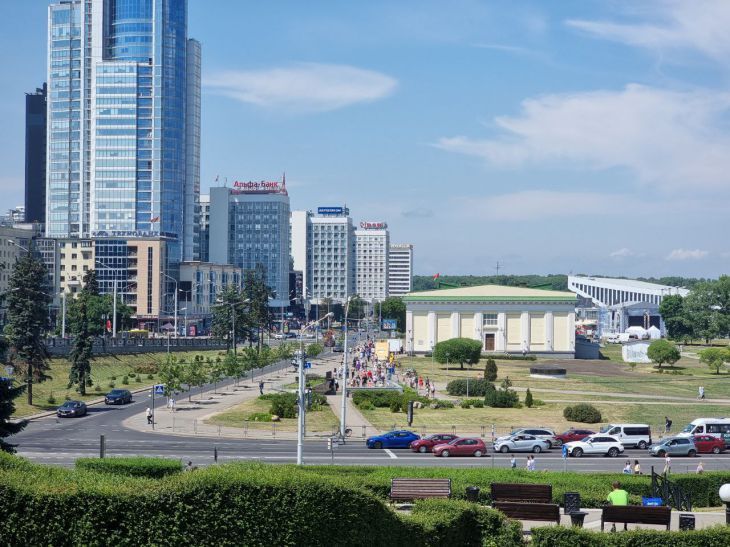 Средняя зарплата в Минске выросла. Кто в столице зарабатывает больше всех город