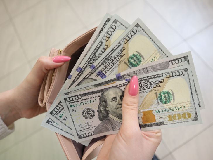 Судьба доллара решена? Что ждет валюту в 2025 году доллары