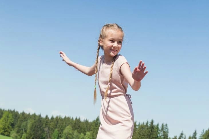 Почему подростки становятся жестокими: правда ли, что в этом виноваты соцсети, фильмы и игры Девочка