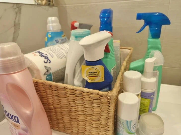 Почему у каждой бывалой хозяйки на полке с бытовой химией стоит глицерин: время уборки сокращается в 2 раза Бытовая химия