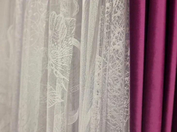 Какие шторы выбрать, чтобы они не казались «тряпочками» на окнах: дизайнеры плохого не посоветуют Шторы