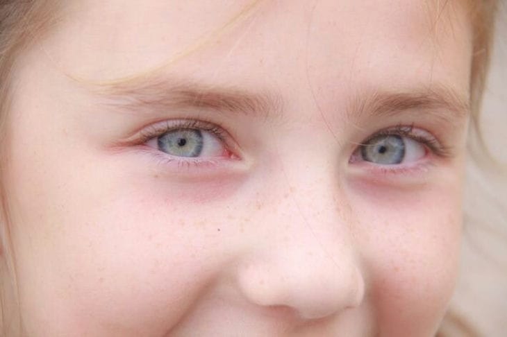 5 минут в день – и самооценка ребенка взлетит: советы заботливым родителям Девочка