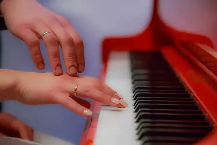 Shaman рассказал, как ему живется с Екатериной Мизулиной Руки