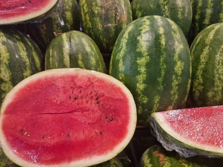 Арбуз для кормящей мамы: разрешенный десерт или скрытая угроза для малыша Арбуз