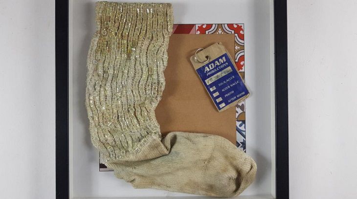 Носок Майкла Джексона продали за 6 200 евро носок