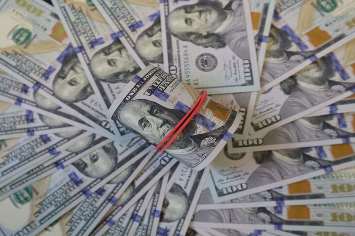 Почему миллиардеры избегают совещаний: узнайте, как они экономят время и деньги деньги