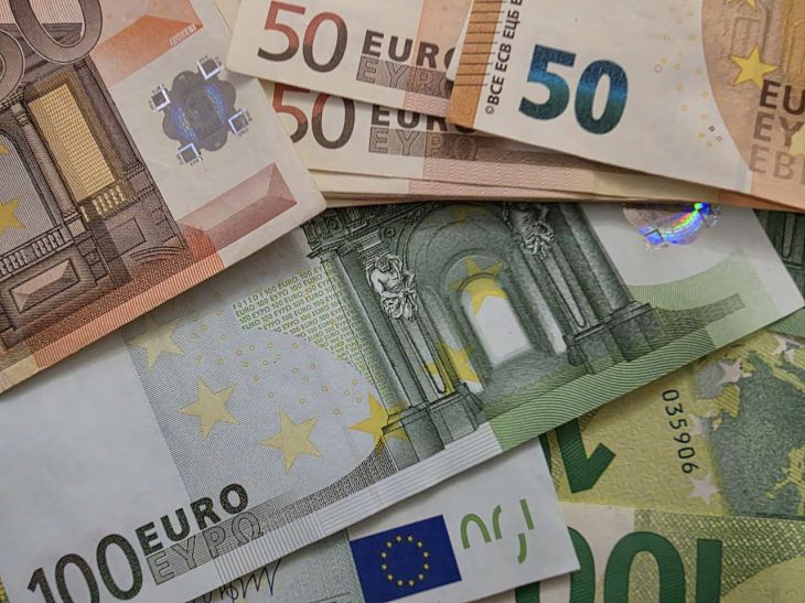 Евро вновь укрепился в Беларуси. А вот что произошло с долларом перед выходными евро