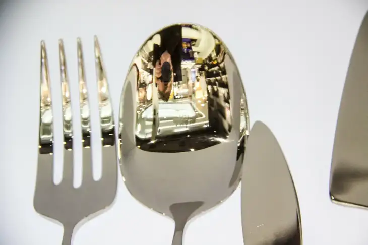 Как отмыть ложки и вилки до блеска: для идеального блеска хватит 1 таблетки и 15 минут Приборы