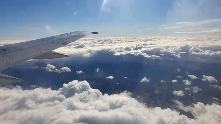 Стала известна причина отъезда Кати Лель из России Самолет