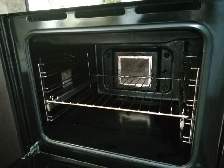 Как сделать мягким черствый багет: простой трюк - будет как свежий Духовка