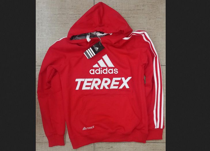 В Беларуси запретили одежду Adidas джемпер