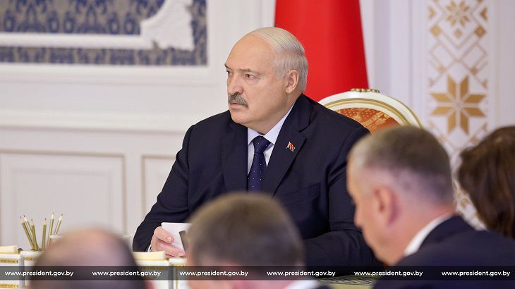 Лукашенко сообщил о тараканах в белорусских гостиницах Лукашенко