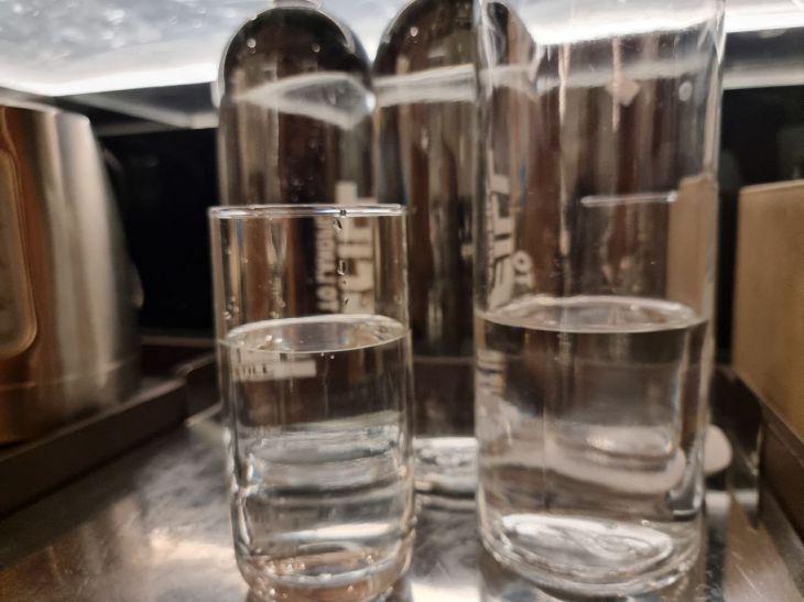 Почему нельзя пить воду сразу после еды: научные данные вода