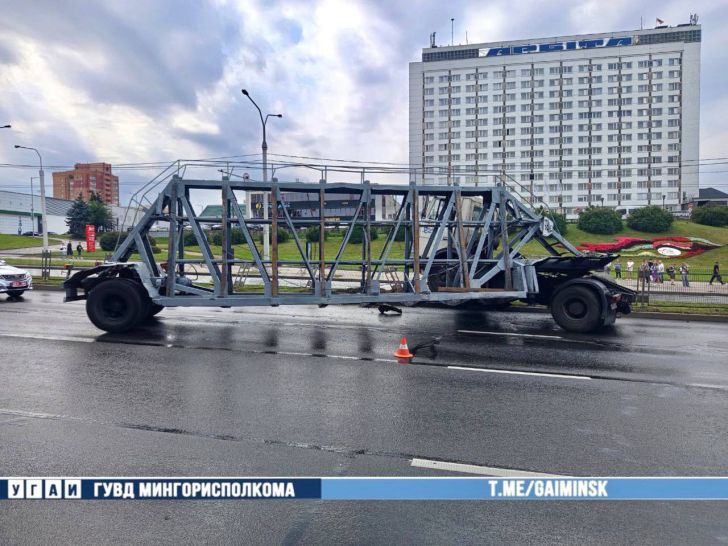 На одном из проспектов Минска затруднено движение транспорта: названа причина проспект