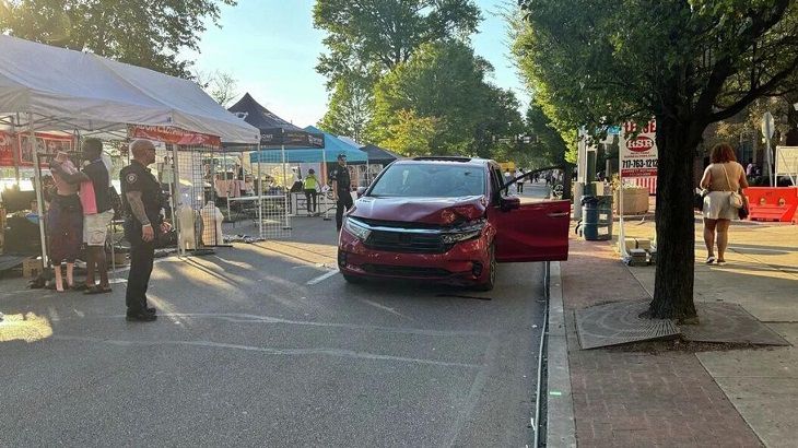В Пенсильвании внедорожник въехал в толпу на фестивале: есть пострадавшие автомобиль
