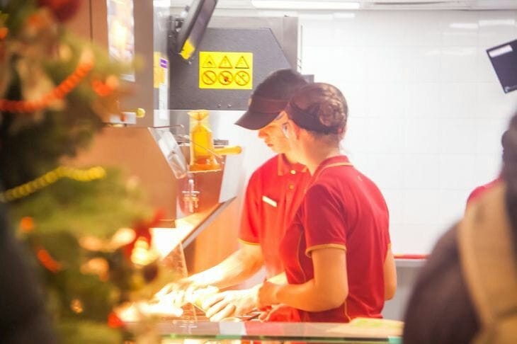 Сколько белорусов уехали на заработки в первом полугодии 2025 года Люди