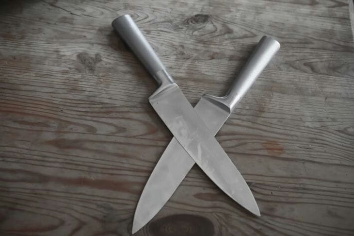 «Накипело»: в Новополоцке женщина ударила сожителя ножом в спину, пока их 4-летняя дочка спала в соседней комнате Ножи