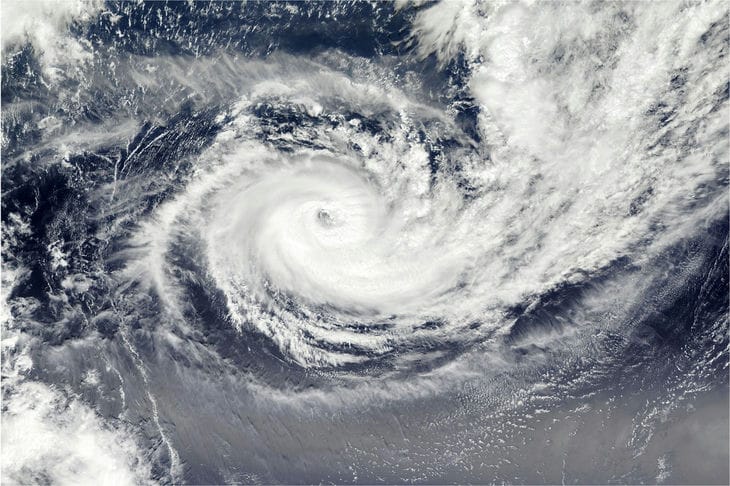 14-метровые волны, сильные наводнения и оползни: на Филиппинах из-за супертайфуна эвакуируют людей Тайфун