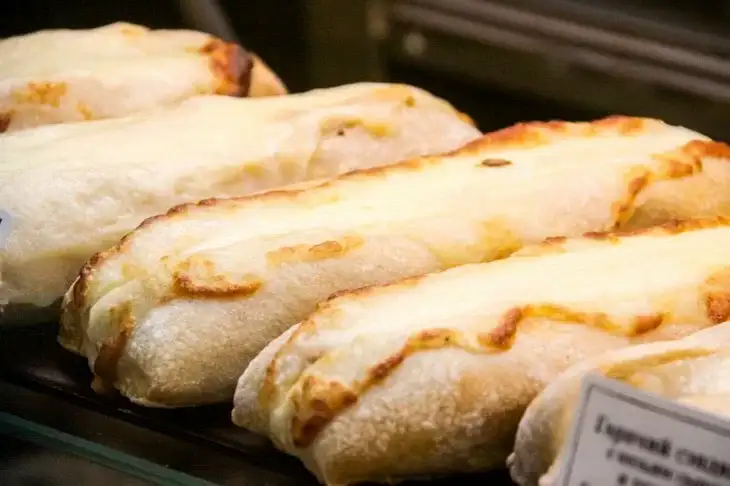 Санслужба наведалась в пекарню в Минске после видео с тараканами: чем закончилась проверка Выпечка