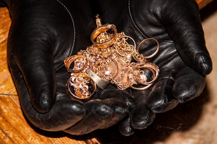 «Гостевая кража»: в милиции рассказали, как беспечность хозяев играет на руку ворам Драгоценности