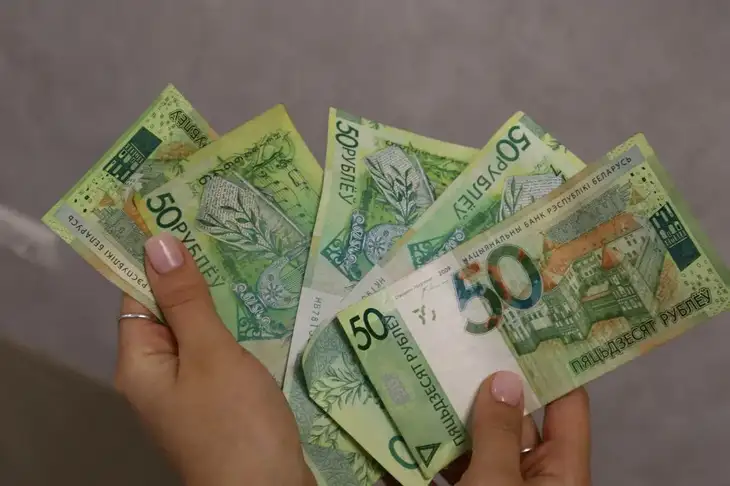 Кто в Минске получает больше всех: названы сферы с самой высокой зарплатой Деньги