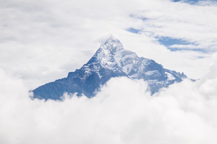 Почти тысяча туристов застряла на Эвересте: с эвакуацией возникли сложности Эверест