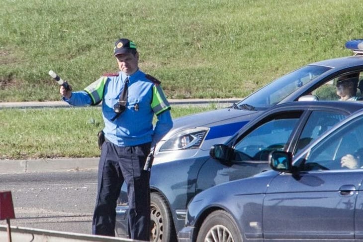 Пьяный бесправник на BMW устроил догонялки с ГАИ и врезался в дерево в Логойском районе ГАИ