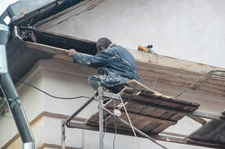 В каких отраслях не хватает сотрудников в Минске: рассказали в Мингорисполкоме Работник