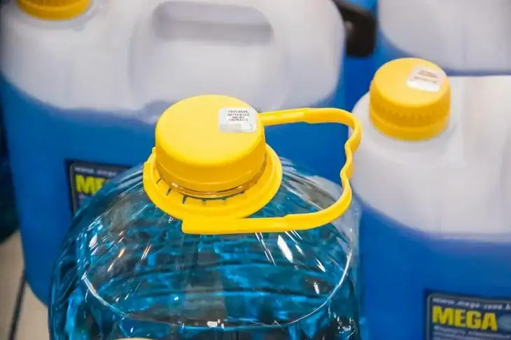 В Беларуси запретили продавать омывайки из России: в чем причина Жидкость