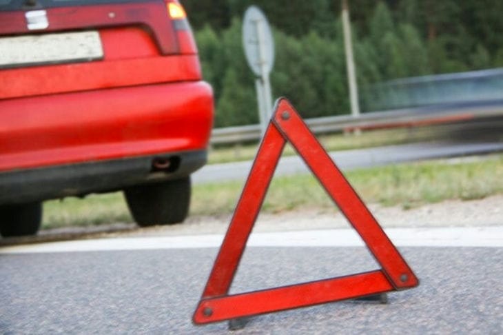 Водитель на Audi врезался в каплицу в Сморгонском районе: историко-культурная ценность разрушена Знак