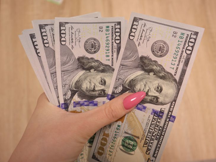 Доллар на грани: когда мировая валюта потеряет треть своей силы