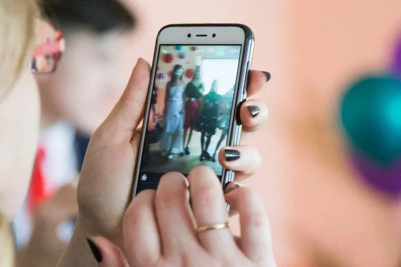 Началось: мошенники в своих схемах стали использовать искусственный интеллект Телефон