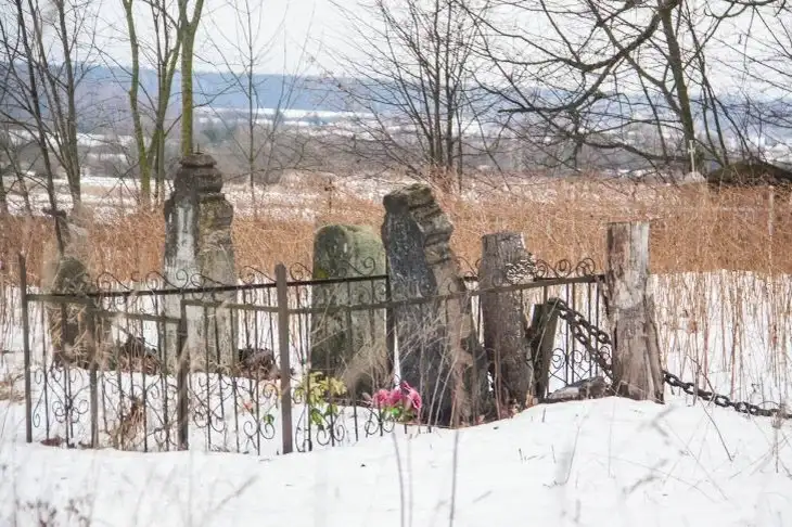 Жительницу Пинска возмутило захоронение другого человека на ее месте на кладбище: разбиралась прокуратура Могилы