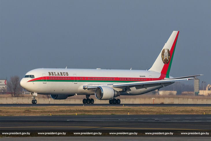 Лукашенко прибыл в Бишкек на саммит ОДКБ Самолет